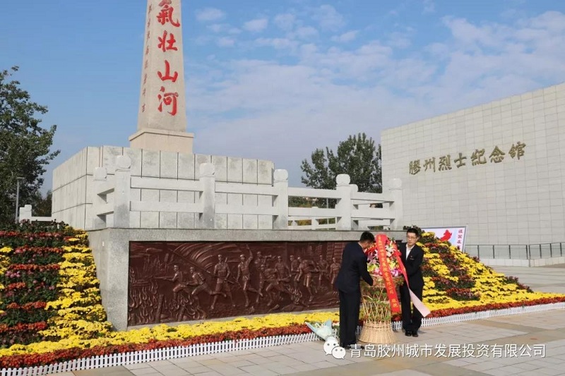 瞻仰烈士陵园，传承革命精神(图1)